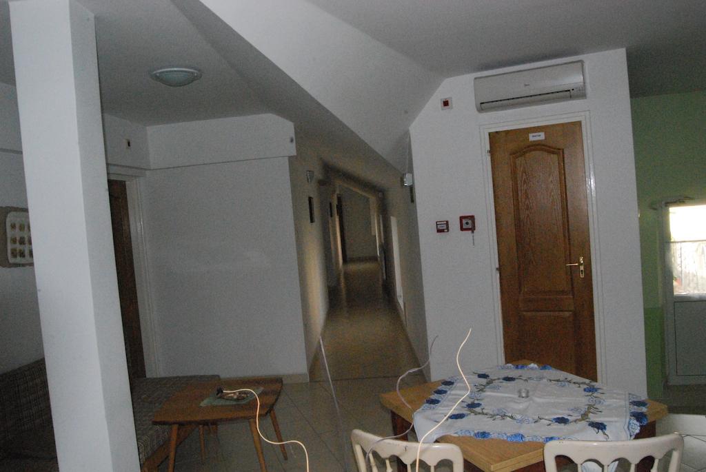فندق Kecskemétفي  Karavan Panzio المظهر الخارجي الصورة